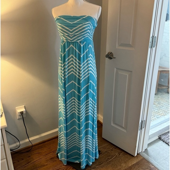 NWT turquoises and white chevron Maxi Dress womens  size L strapless - Picture 1 of 11